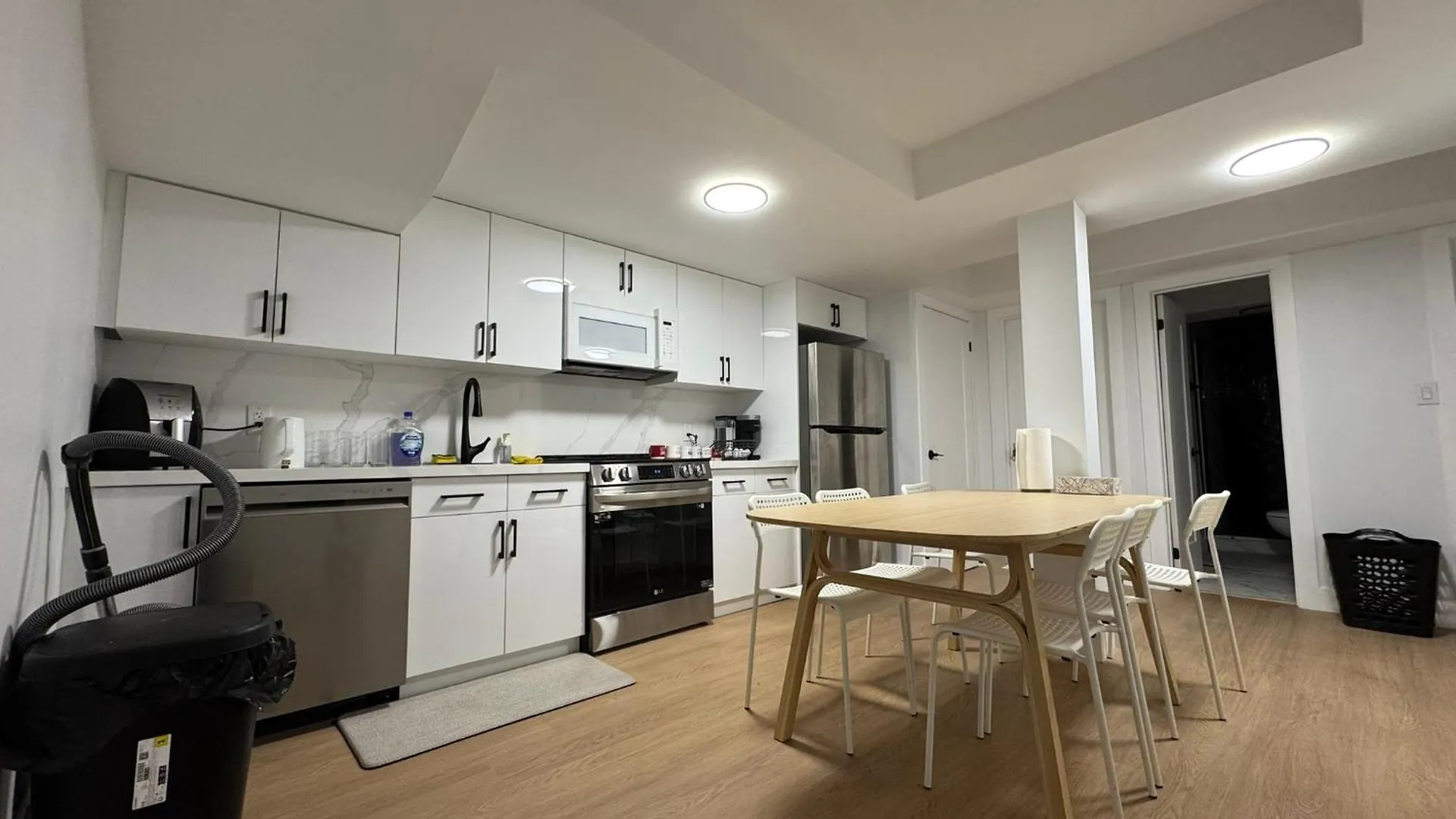 Entire Unit2 Airport Free Pkg Sep Entrance Newreno Apartment Toronto