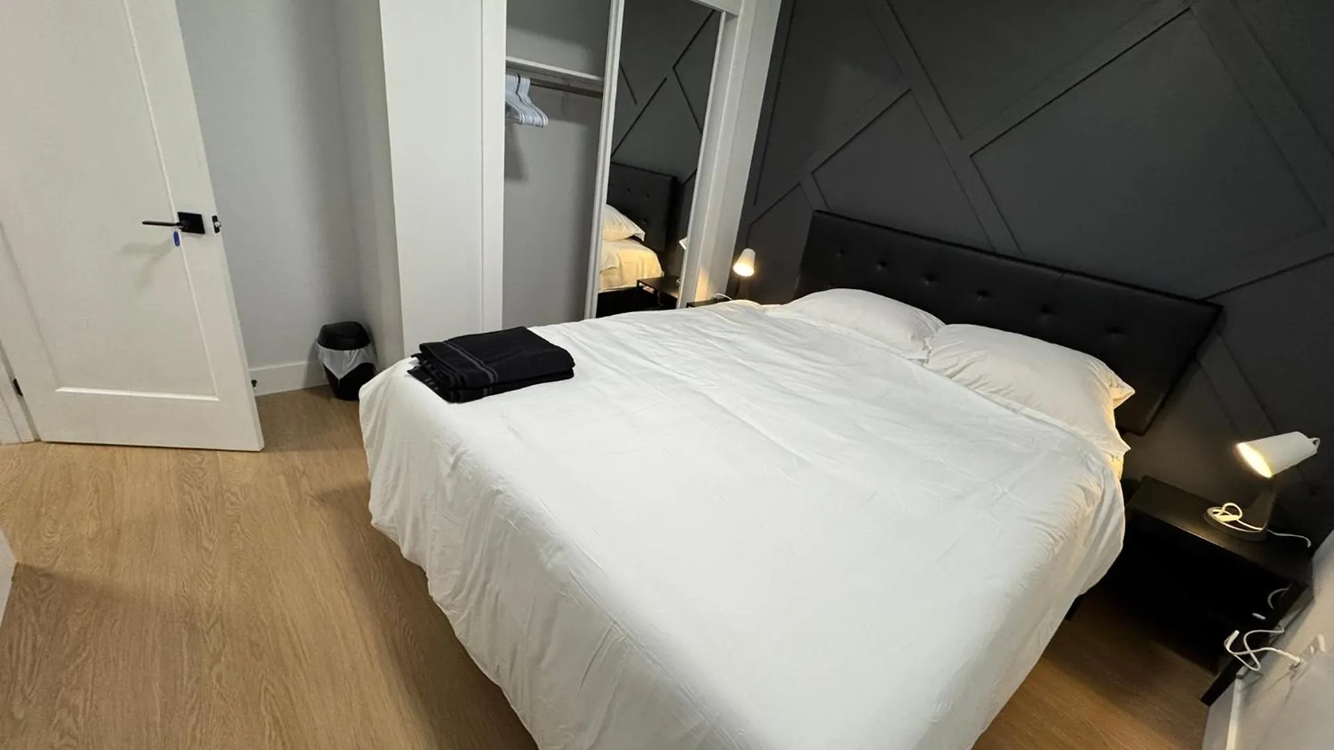 Entire Unit2 Airport Free Pkg Sep Entrance Newreno Apartment Toronto