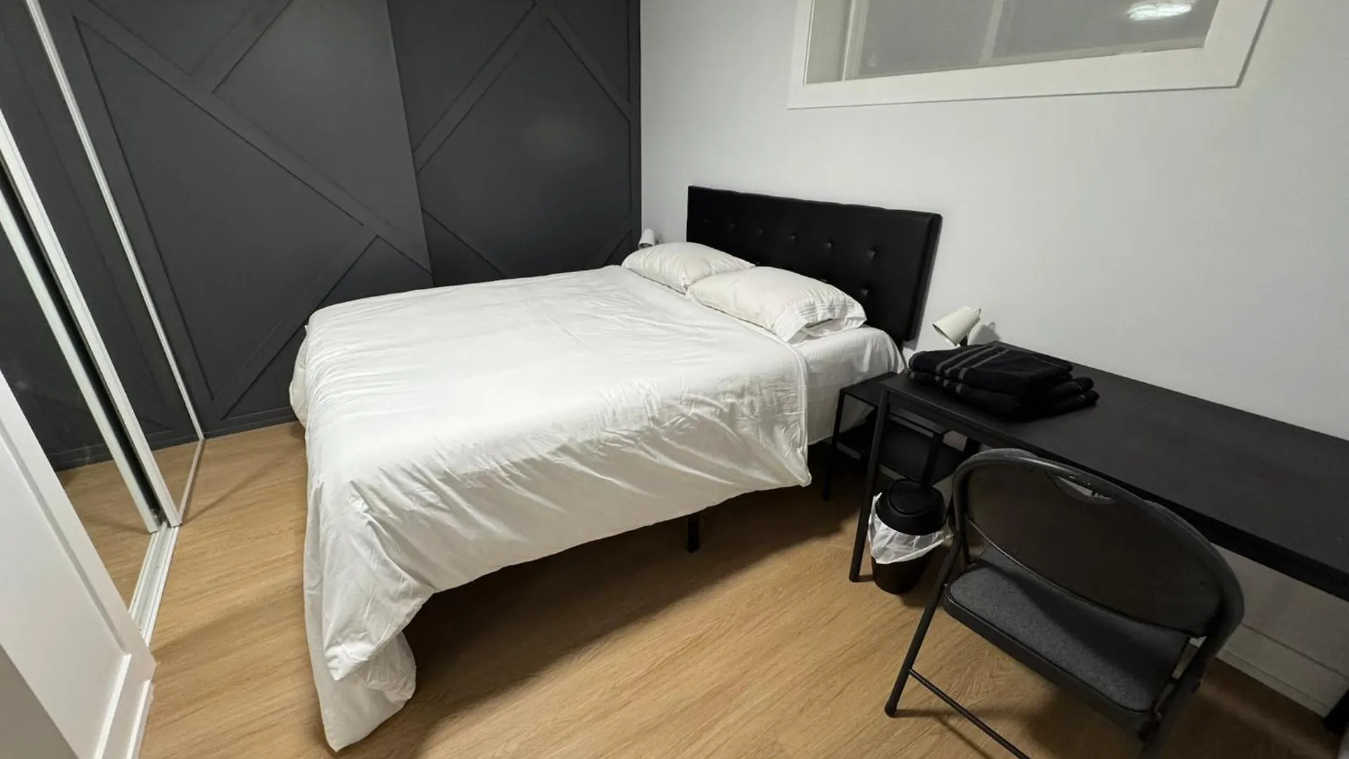 Entire Unit2 Airport Free Pkg Sep Entrance Newreno Apartment Toronto Canada