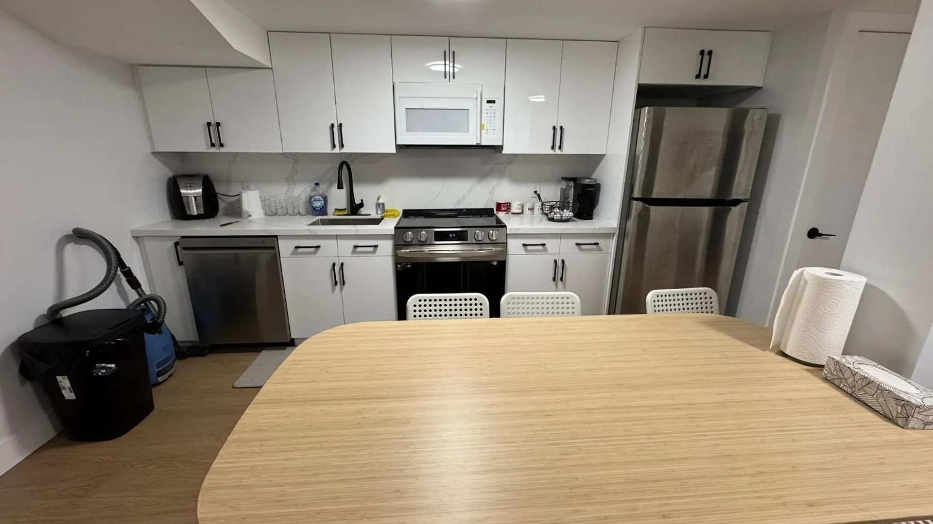 Entire Unit2 Airport Free Pkg Sep Entrance Newreno Apartment Toronto