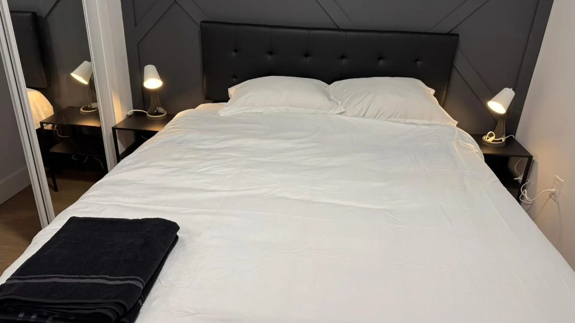 Entire Unit2 Airport Free Pkg Sep Entrance Newreno Apartment Toronto
