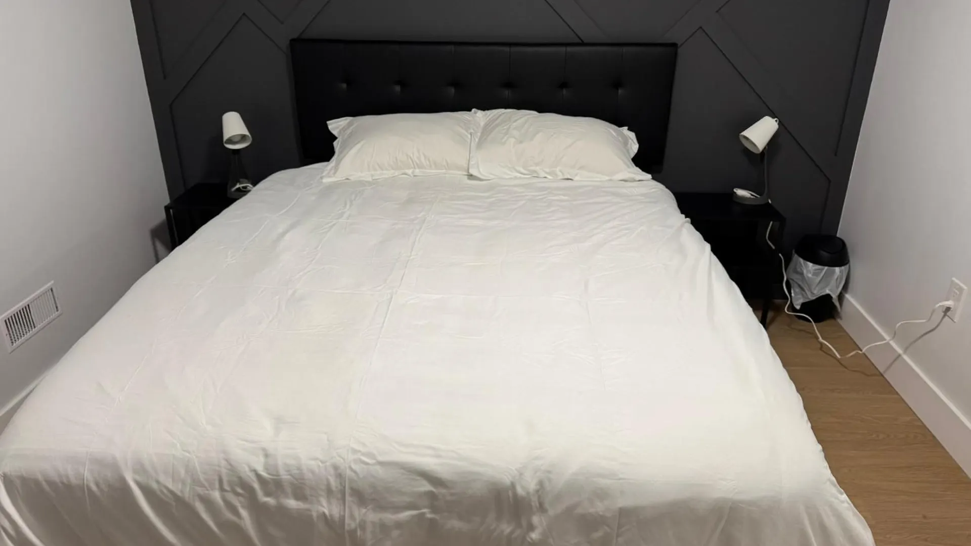 Entire Unit2 Airport Free Pkg Sep Entrance Newreno Apartment Toronto Canada